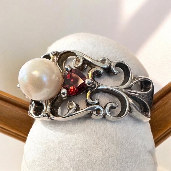 Vintage Pearl & Garnet Sterling Silver Ring - Picture 3 of 9